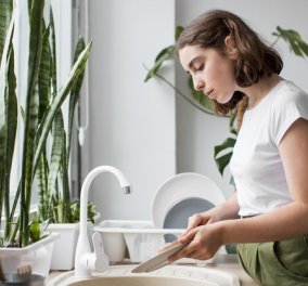 Σπύρος Σούλης: Μας έχει τα top tips: 6 κόλπα για το πλύσιμο των πιάτων που πρέπει να δοκιμάσετε! 