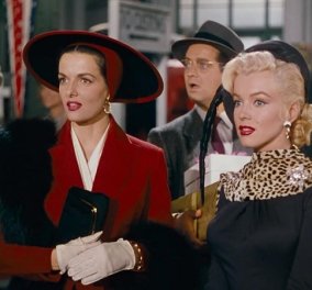 Αυτές ήταν σταρ! Τα απίθανα σύνολα που φόρεσαν η Marilyn Monroe & η Jane Russell στο οι  Άντρες Προτιμούν τις Ξανθιές (βίντεο)