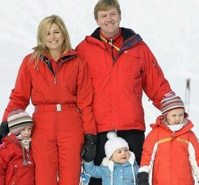 Όταν η βασίλισσα Μάξιμα πήγαινε για σκι στην Αυστρία: Άψογο στυλ με κόκκινη φόρμα - Ασορτί με τον σύζυγό της & την πριγκίπισσα Αλεξία (φωτό)