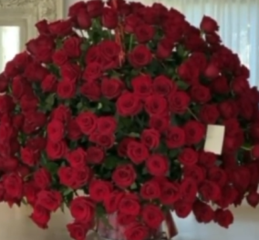 Ποιος διάσημος αρραβωνιαστικός πρόσφερε τη μεγαλύτερη ανθοδέσμη με τριαντάφυλλα στην αγαπημένη του τραγουδίστρια - Το βίντεο & οι φωτό που έγιναν viral