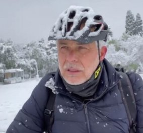 Ο Χάρης Χριστόπουλος κάνει ποδήλατο μέσα στο χιόνι ενώ χιονίζει αδιάκοπα… γενναίος άντρας (βίντεο)