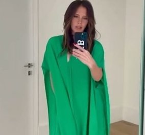 Η Victoria Beckham με ένα αέρινο oversized φουστάνι φέρνει την ανοιξιάτικη μόδα (βίντεο)