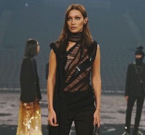 Η Bella Hadid στο catwalk του Givenchy: Τα εξτραβαγκάντ looks στη νέα συλλογή - Μαύρο, διαφάνεια και γεωμετρία (φωτό & βίντεο)