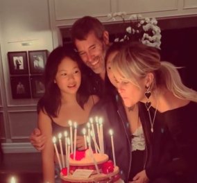 Υπέρκομψη η Laeticia Hallyday στα γενέθλιά της: Γιόρτασε μαζί με το νέο της αμόρε & τις κόρες της, από τον γάμο της με τον Johnny Hallyday (βίντεο)