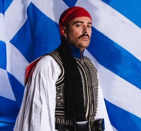 Στιβαρός τσολιάς ο Γιάννης Αϊβάζης: Εξώφυλλο για τα 200 χρόνια από την Ελληνική Επανάσταση - «Το παλικάρι μου!» (φωτό)