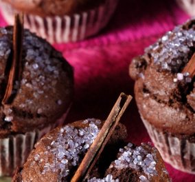  Στέλιος Παρλιάρος: Μικρά κέικ με κανέλα και σοκολάτα - Αφράτα, αρωματικά και πεντανόστιμα