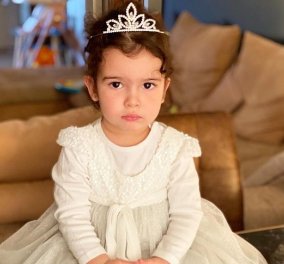 Σωστή πριγκίπισσα η κόρη της Ελένης Χατζίδου: Η μικρή Μελίτα με την τιάρα της και το λευκό της φουστανάκι (φωτό)