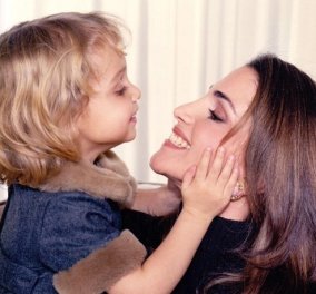 Η μαμά - βασίλισσα Ράνια της Ιορδανίας: Μαζί με τα 4 παιδιά της όταν ήταν ακόμα μωρά, μα πόσο όμορφη γυναίκα (φωτό)