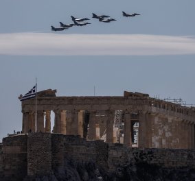 "Ηνίοχος" 2021: Μαχητικά αεροσκάφη πετούν σε σχηματισμούς πάνω από την Ακρόπολη - Δείτε τις εντυπωσιακές εικόνες (φώτο)
