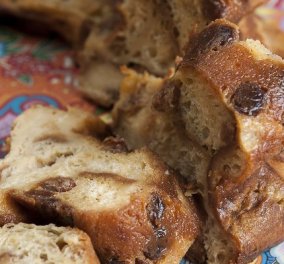 Στέλιος Παρλιάρος: Υγρό κέικ από τσουρέκι - Μια πανεύκολη πουτίγκα που θα σας μείνει αξέχαστη