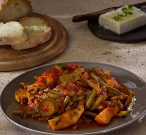 Αργυρώ Μπαρμπαρίγου: Φασολάκια λαδερά κοκκινιστά  -Εύκολη συνταγή με πολλά μυστικά 