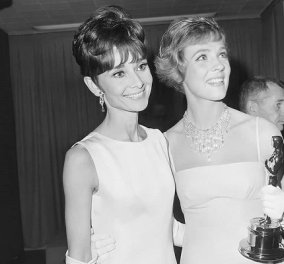 Vintage pics: Η Julie Andrews & η Audrey Hepburn στα παρασκήνια των Όσκαρ -  Ο πρωταγωνιστικός ρόλος στο «My Fair Lady» & το βραβείο που πήγε στη «Mary Poppins»