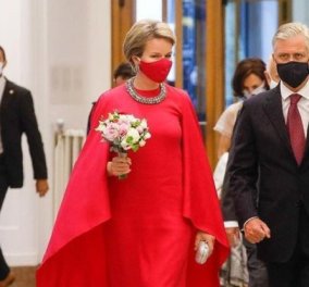 Όταν η βασίλισσα Mathilde του Βελγίου ντύνεται στα κόκκινα: Κομψά παλτό, τουαλέτες, κοστούμια & φορέματα - είναι το χρώμα της! (φωτό)