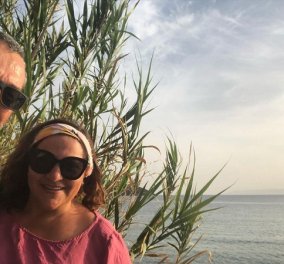 Ο Χρήστος Χατζηπαναγιώτης και η Βίκυ Σταυροπούλου σε πασχαλινή παραθαλάσσια βόλτα - Η φωτό με φόντο τον ουρανό
