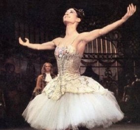 Πέθανε η Ιταλίδα Prima Ballerina Κάρλα Φράτσι: Η «Σταχτοπούτα» της Σκάλας του Μιλάνο - χόρευε μαζί με τον Νουρέγιεφ (φωτό & βίντεο)