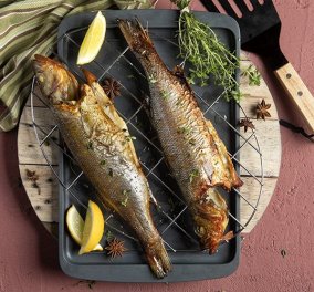 Άκης Πετρετζίκης: Ένα τέλειο πιάτο με ψάρι - Καπνιστό λαβράκι που θα σας τρελάνει