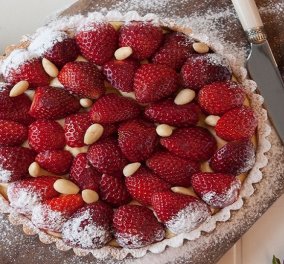 Τάρτα με κρέμα και φράουλες από τον Στέλιο Παρλιάρο - Τραγανή βάση & ανάλαφρη κρέμα σε ένα γλυκό όνειρο!