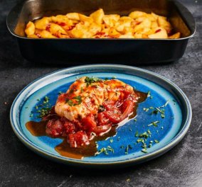 Αργυρώ Μπαρμπαρίγου: Ένα λαχταριστό πιάτο από τα χεράκια της - Ψάρι αλά Σπετσιώτα, με σάλτσα ντομάτας 