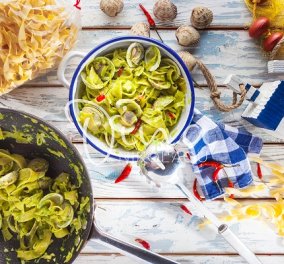 Ντίνα Νικολάου: Χυλοπίτες alle vongole με πέστο μαϊντανού και τσίλι - Μια απόλυτα καλοκαιρινή συνταγή που μυρίζει «θάλασσα»!