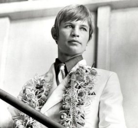 Vintage Pics : Michael York - O ξανθός γόης του Χόλιγουντ στις πιο ωραίες του πόζες - Υπέροχες φώτο από τα νιάτα του 