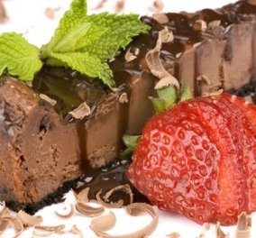 Δημήτρης Σκαρμούτσος: Cheesecake με τριπλή σοκολάτα! - Μα πείτε μου πώς μπορεί κανείς να αντισταθεί σε αυτό το γλυκό;