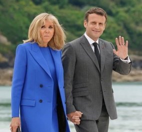 Η γκαρνταρόμπα της Brigitte Macron στους G7 γράφει ιστορία: Μονόχρωμα σύνολα, Chanel ασπρόμαυρο παλτό του ονείρου & λευκό midi (φωτό)