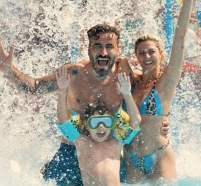 Μια χαρούμενη φαμίλια: Ο Γιώργος Μαυρίδης μαζί με την σύντροφό του και τον γιο της - χαμόγελα & παιχνίδια στο νερό (φωτό)