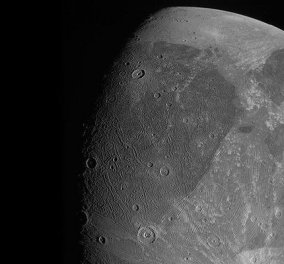 NASA: Αυτές είναι οι πρώτες κοντινές φωτογραφίες του Γανυμήδη, του μεγαλύτερου δορυφόρου του Δία & όλου του ηλιακού μας συστήματος