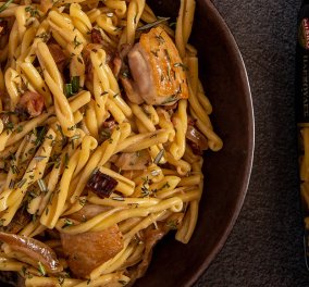 Ο Γιάννης Λουκάκος δημιουργεί ένα πιάτο που θα σας τρελάνει - Πλεξούδες με μαγειρευτό κοτόπουλο, μανιτάρια & λάδι τρούφας