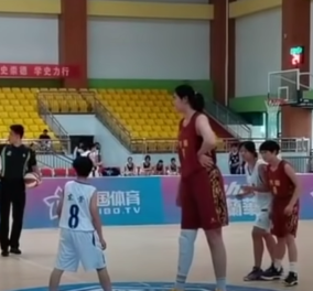 Story of the day: Αυτή η 14χρονη είναι το ψηλότερο κορίτσι του κόσμου - Παίζει μπάσκετ & είναι 2.26 μέτρα (φωτό - βίντεο)