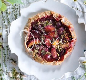 Μια απολαυστική συνταγή από την Ντίνα Νικολάου: Galette με ζουμερές βανίλιες, τραγανό φύλλο και βελούδινη κρέμα φυστικιού