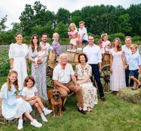 Τρεις γενιές Σουηδών royals και τα… σκυλιά τους! Ο βασιλιάς Carl Gustaf, η βασίλισσα Silvia, τα 3 τους παιδιά & τα 8 εγγόνια (φωτό)