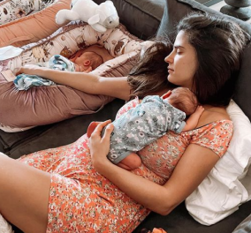 Χριστίνα Μπόμπα: Ο πιο γλυκός ύπνος - Με το ένα μωράκι της αγκαλιά & το άλλο στο πλάι της, την φωτογραφίζει ο γλυκός μπαμπάς, Σάκης (φωτό)