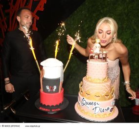 Το λαμπερό πάρτι για τα γενέθλια της Κωνσταντίνας Σπυροπούλου: Η τούρτα  «Queen Dina», το γλυκό φιλί με τον αγαπημένο της (φωτό & βίντεο)