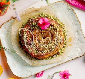 Η Ντίνα Νικολάου μεταμορφώνει 3 απλά υλικά σε ονειρεμένο γλυκό - Υπέροχη τάρτα σφολιάτας με μαρμελάδα ροδάκινο 