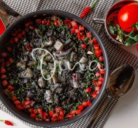 Κριθαρότο μαύρο με σουπιά και ντομάτα από τη Ντίνα Νικολάου: Ένα νόστιμο & υγιεινό πιάτο που πρέπει να δοκιμάσετε 