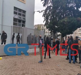 Θεσσαλονίκη: Νέα ένταση στο ΕΠΑΛ Σταυρούπολης - Κουκουλοφόροι βγήκαν από το σχολείο, πέταξαν πέτρες & μολότοφ