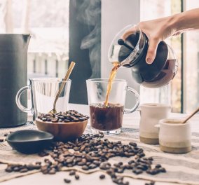 Μύθοι και αλήθειες για το αγαπημένο μας πρωινό ρόφημα, τον καφέ: Τελικά κάνει κυτταρίτιδα & προκαλεί νευρικότητα;