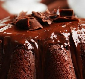 Δημήτρης Σκαρμούτσος: Σοκολατένιο vegan κέικ - ένα απολαυστικό γλυκό που μπορούμε να φάμε άφοβα!
