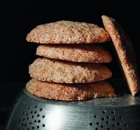 Suspiros de Manacor ή "Αναστεναγμοί" :  Ο Στέλιος Παρλιάρος μας ταξιδεύει στη Μαγιόρκα  με τη συνταγή για τα υπέροχα μπισκότα με άρωμα λεμονιού 