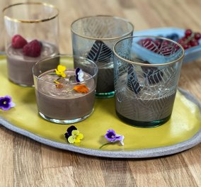 Αργυρώ Μπαρμπαρίγου: Εύκολη μους σοκολάτα μέντα για όσους κάνουν διατροφή & αγαπούν τα γλυκά διαίτης