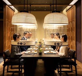 Ξενοδοχείο στο Τόκιο λανσάρει νέα μόδα προστασίας από τον Covid - Δείπνο μέσα σε φανάρια chochin -Εντυπωσιάζουν οι φώτο