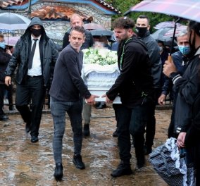 Θλίψη στην κηδεία του Νίκου Τσουμάνη: Φίλοι & συγγενείς είπαν το τελευταίο αντίο στον 31χρονο ποδοσφαιριστή (φωτό)