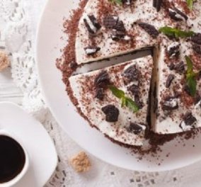 Δημήτρης Σκαρμούτσος: Cheesecake με μπισκότα oreo - το λαχταριστό γλυκό που μπορείτε να φτιάξετε στο τσακ μπαμ 