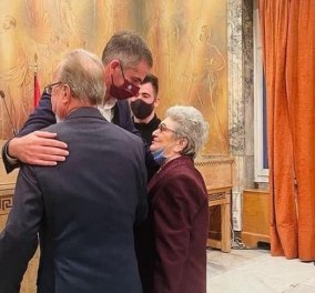 Ο Κώστας Μπακογιάννης πάντρεψε τον 87χρονο Νίκο & την 85χρονη Μάρθα - Έρωτας μέχρις εσχάτων (φώτο)