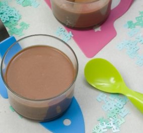 Στέλιος Παρλιάρος: Μους με σοκολάτα γάλακτος - ένα εύκολο γλύκισμα που θα γίνει το αγαπημένο των παιδιών