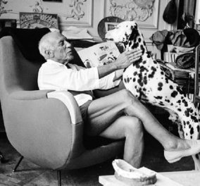 Σπάνιες Vintage Pics: O Πάμπλο Πικάσο σε "προσωπικές στιγμές" με τα αγαπημένα του σκυλιά - Υπέροχα κλικς με το μεγάλο ζωγράφο που γεννήθηκε σαν σήμερα 