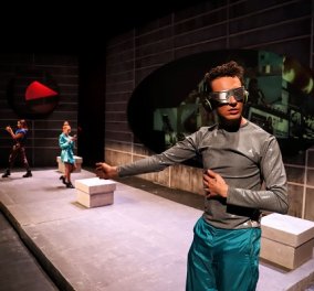 Ο «Ρινόκερος» του Ιονέσκο επιστρέφει στο θέατρο Κιβωτός - η sold out παράσταση με πρωταγωνιστή τον Άρη Σερβετάλη (φωτό)