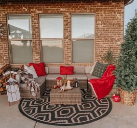Οι μέρες πλησιάζουν: Kάντε το μπαλκόνι σας ή την αυλή σας να μυρίσει Χριστούγεννα - Iδέες για ευφάνταστη διακόσμηση (φωτό