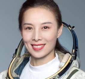 Η Γουάνγκ Γιαπίνγκ έγραψε ιστορία: Η 1η Κινέζα αστροναύτισσα που έκανε διαστημικό περίπατο (φωτό & βίντεο)